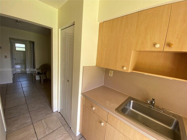 Photo - 2400 NE 188th St Unidad 2404