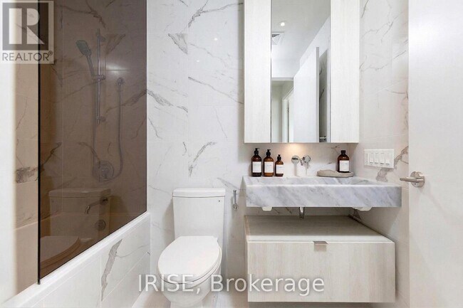 Photo - 11 Yorkville Ave Unité 5710