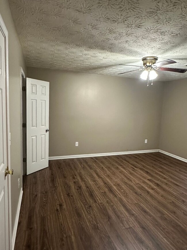 Photo - Three bedroom home in 30506!