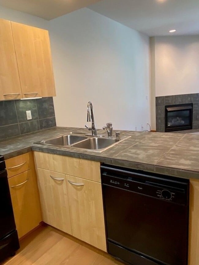 Photo - Charming 1 bdrm 1 bath Condo in Downtown Vancouver