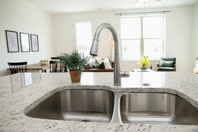 Photo - $1000 Move-in Incentive!!! Beautiful 3bd t... House