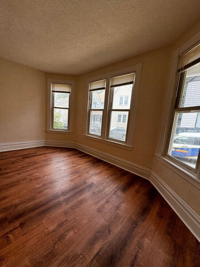 Photo - Newly Updated 4 Bedroom!