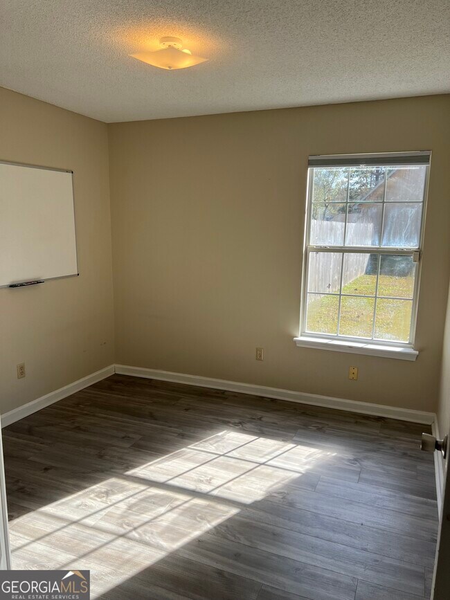 Photo - 102 Huntington Dr