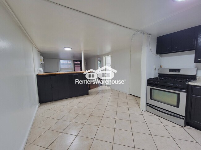 Photo - 1056 Regent St SW