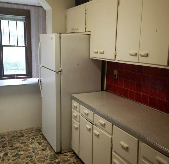 Kitchen 1 - 922 College Ave Unit 1