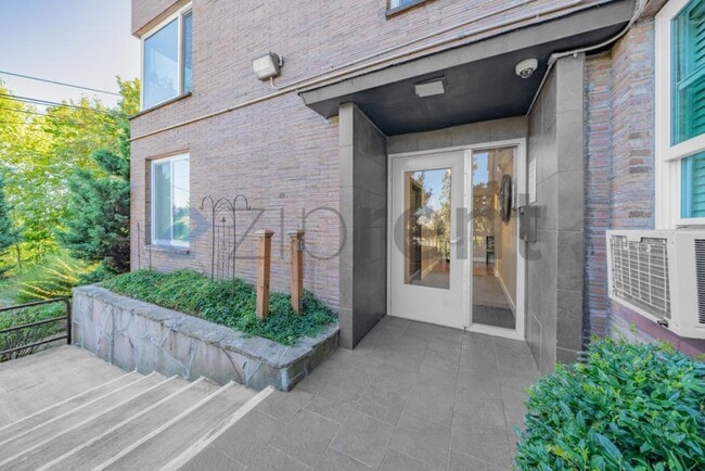 Photo - 1205 SW Cardinell Dr