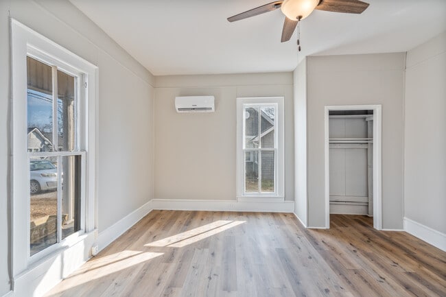 Photo - 319 Montague St