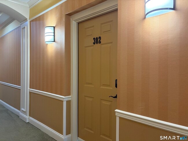 30 School House Dr Unit 302
