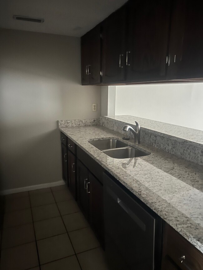 Photo - 122 Magnolia St