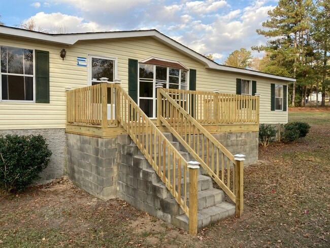 Photo - 152 Valentine Rd NE