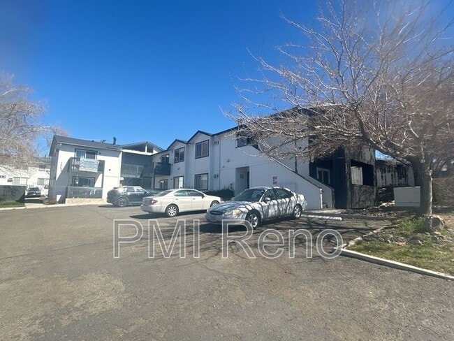 Building Photo - 123 Wonder St Unit Apt A