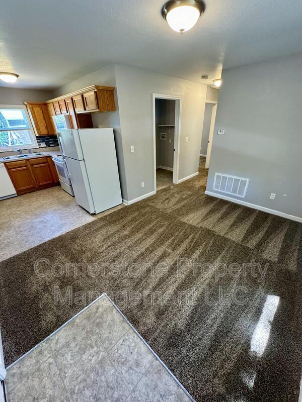 Photo - 8205 Center Dr