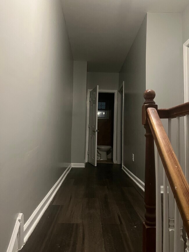 Photo - 870 Marcella St