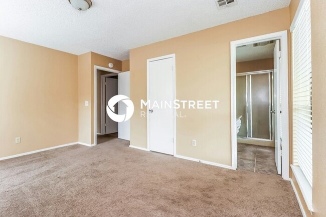 Photo - 3 Bedroom Pet-Friendly Home in Yukon, OK w...