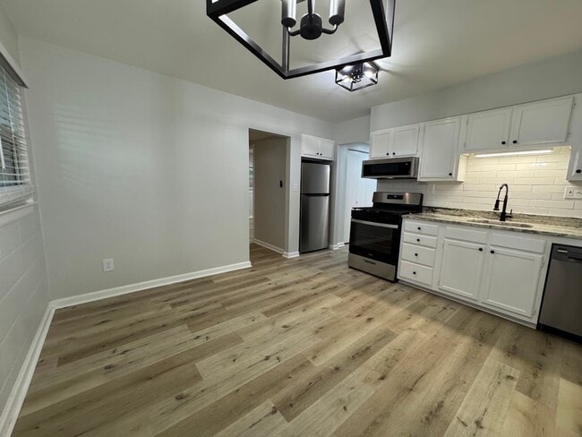 Photo - 2205 Hathaway Dr Unit 2205 Hathaway Dr B