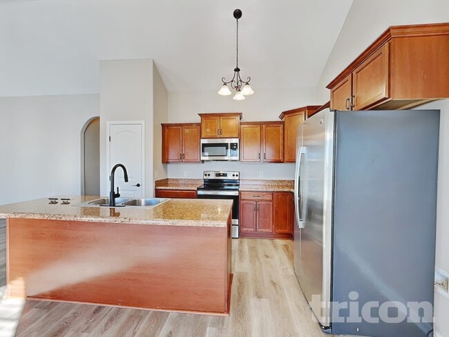 Photo - 1862 Camelot Dr