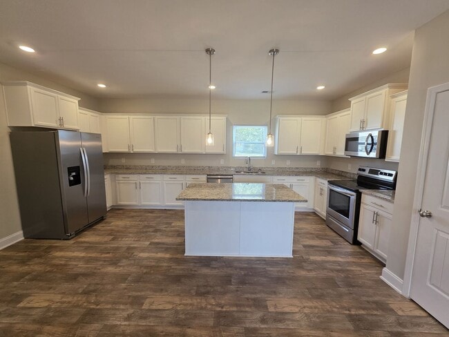 Photo - Gorgeous 4 bedroom rental!