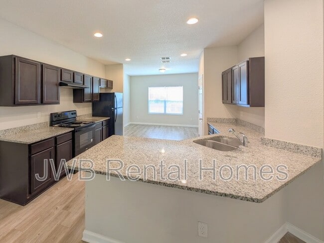 Photo - 6437 118th St