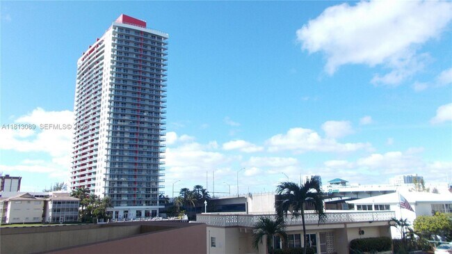 Building Photo - 1825 S Ocean Dr Unit 607