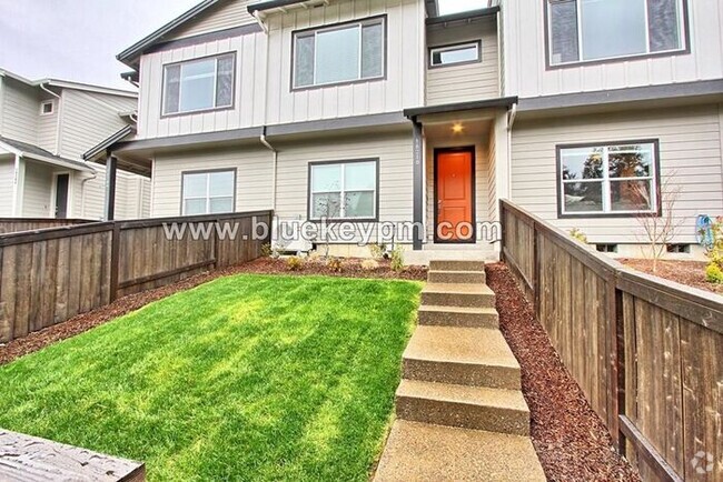 Building Photo - 3 Bed, 2.5 Bath Townhome in Near WSU and L...
