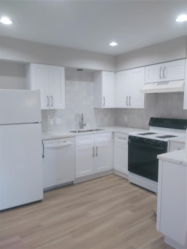 Building Photo - 5006 West Gate Blvd Rental
