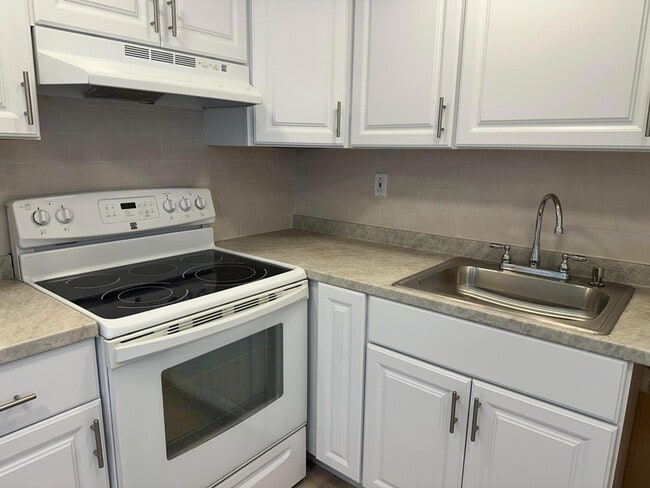 Photo - 548 Normandy Ln Unit L