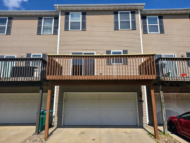 Building Photo - 4543 NE McDougal Ln