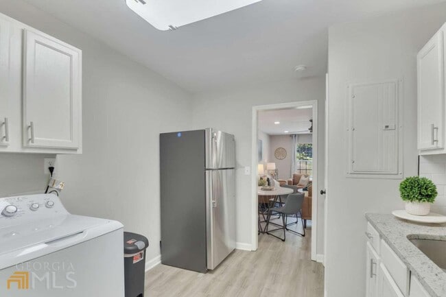 Photo - 1748 Spring Rd SW