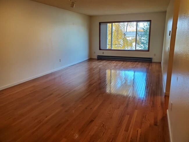 sala de estar amplia y abierta - 3100 Ward Plz Unidad 34