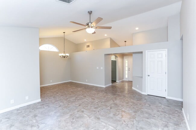 Photo - 4401 La Reina Cir