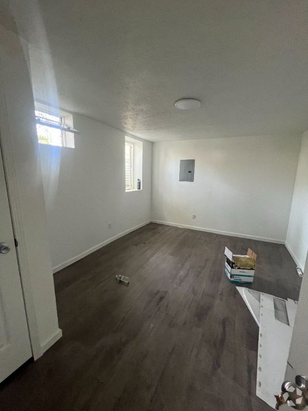 Building Photo - 915 S Main St Rental