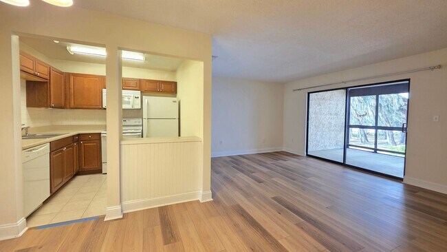 Photo - FOR RENT 1 bedroom 1 bathroom second floor... Condo