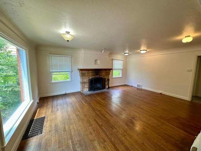 112 - 112 Apartment Unit A