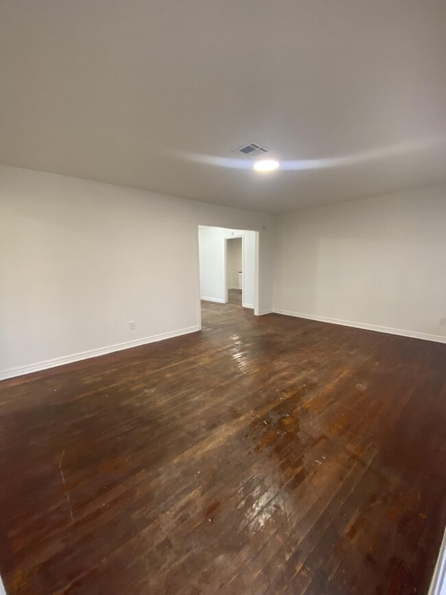 Photo - 1304 Campbell Rd