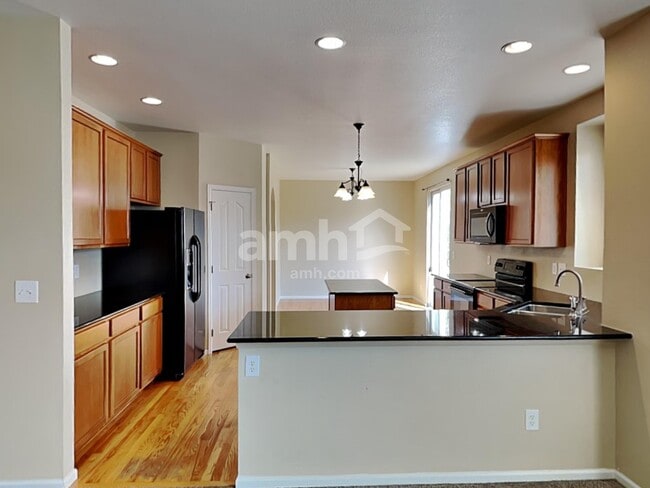 Photo - 4436 MT Oxford St