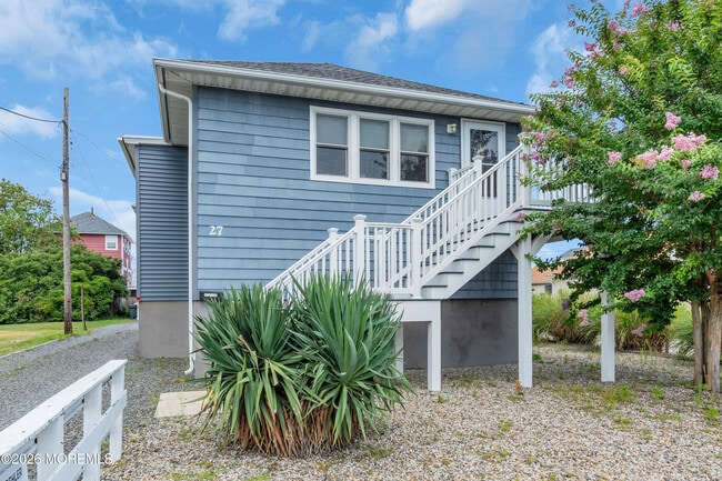 27 Arnold Ave