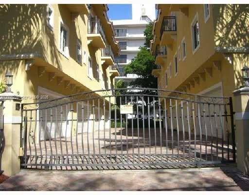 Building Photo - 2919 Coconut Ave