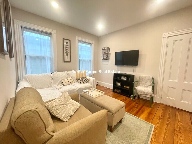 Photo - 276 E Cottage St Apartments Unit 3