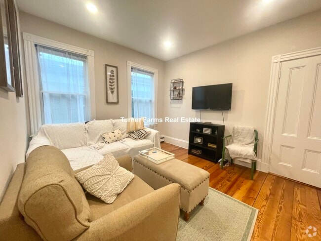 Building Photo - 276 E Cottage St Unit 3 Rental
