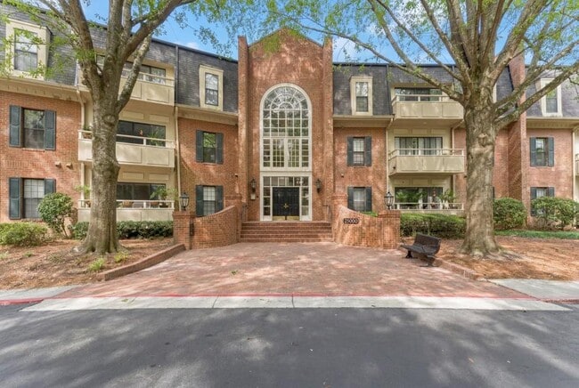 Building Photo - 25312 Plantation Dr NE