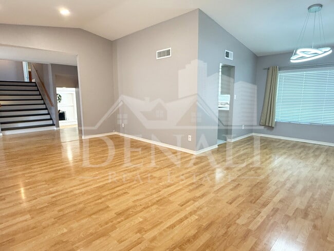 Photo - 811 E Chilton Dr