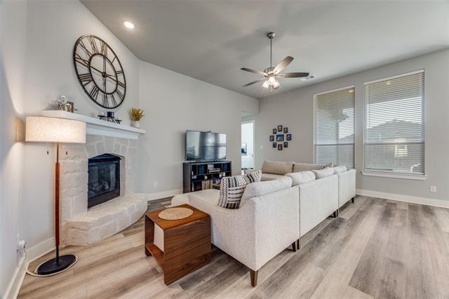 Photo - 817 Markham Dr