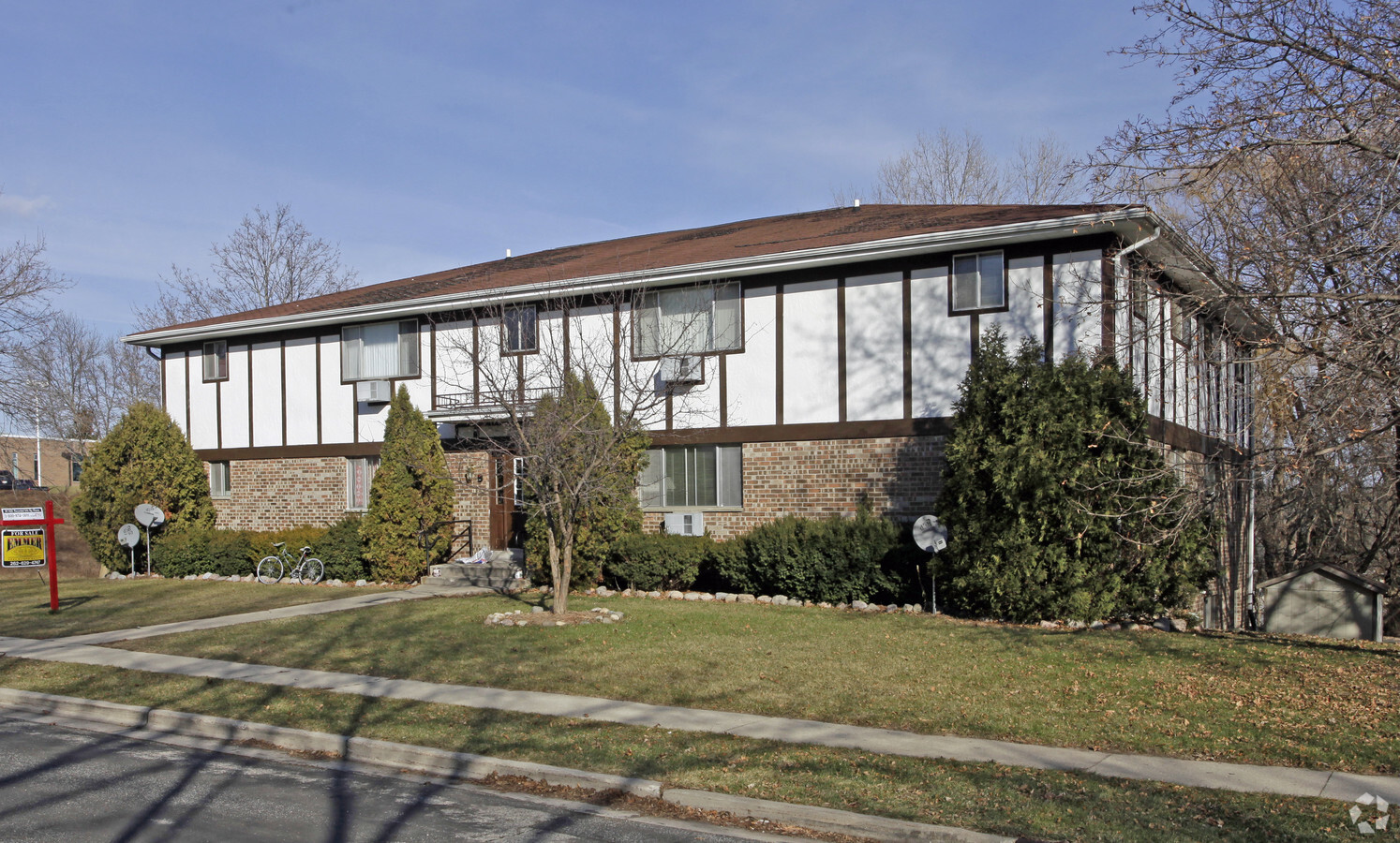 Photo - Woodlawn Apartments