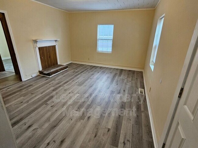 Photo - 442 Avon Ave