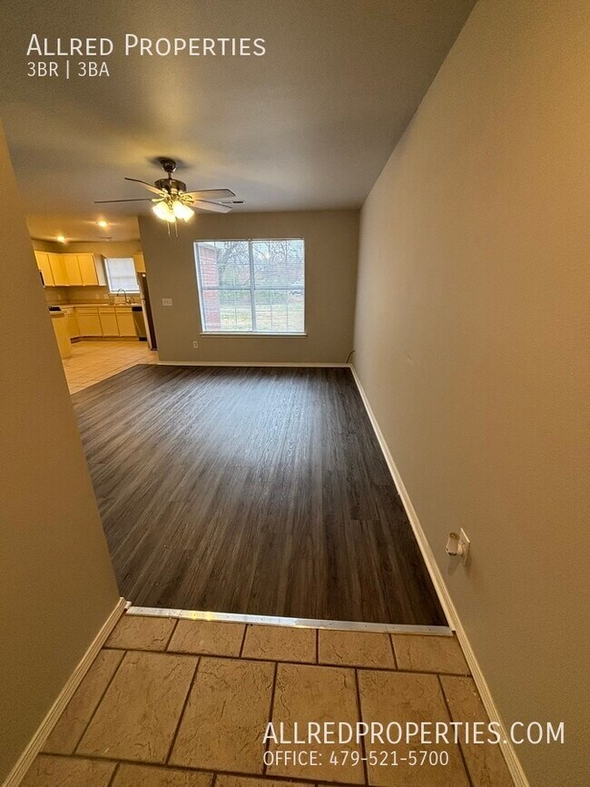 Photo - 954 N Daisy Ln