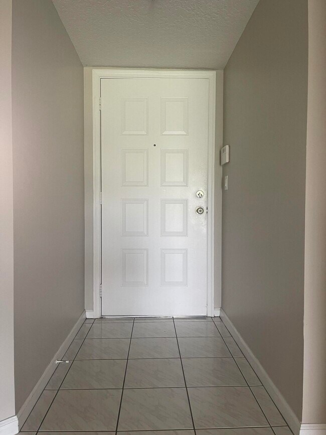 Photo - 5952 Regal Glen Dr Unidad 103