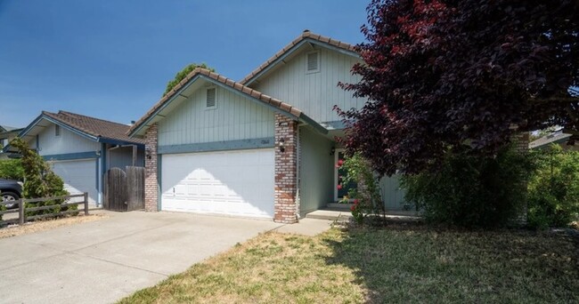 Single-story home with nice yard - Single-story home with nice yard