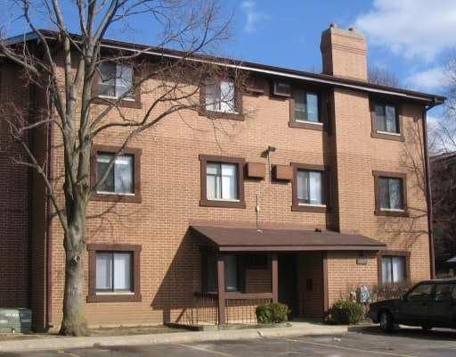 Palatine Square - Palatine Square Apartments