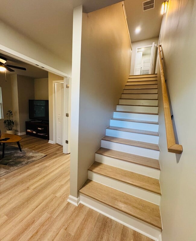 Photo - 2447 McAlpine Terrace