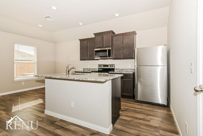 Photo - 1605 Maroon Dr